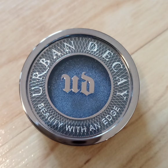 🆕 Urban Decay Vintage Eyeshadow Frostbite - Picture 3 of 4